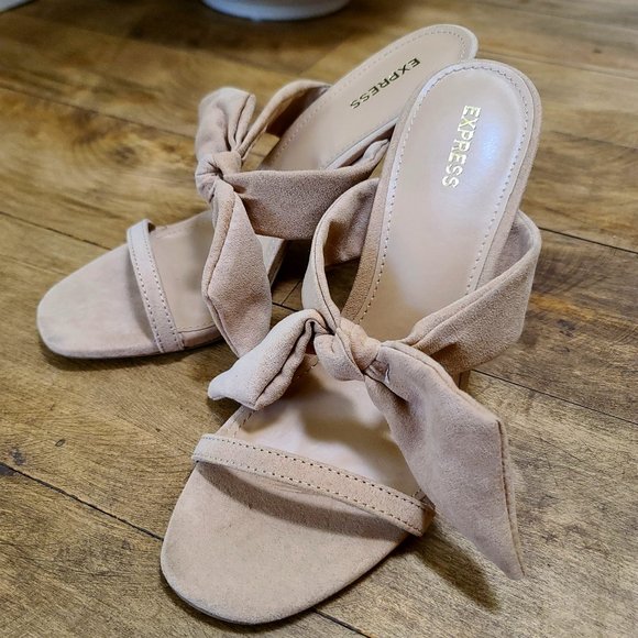 Bow Strap Heels - Picture 1 of 4